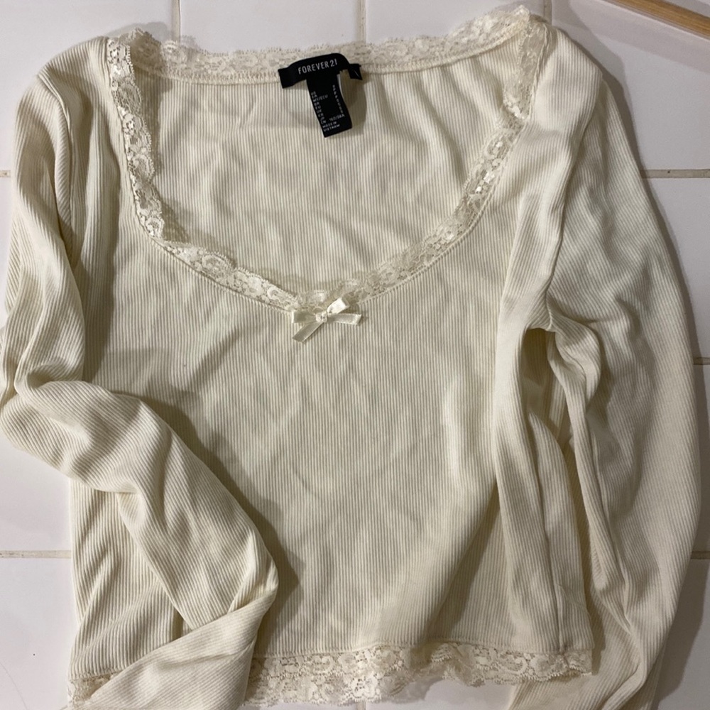 Long sleeve off white with little cute bow